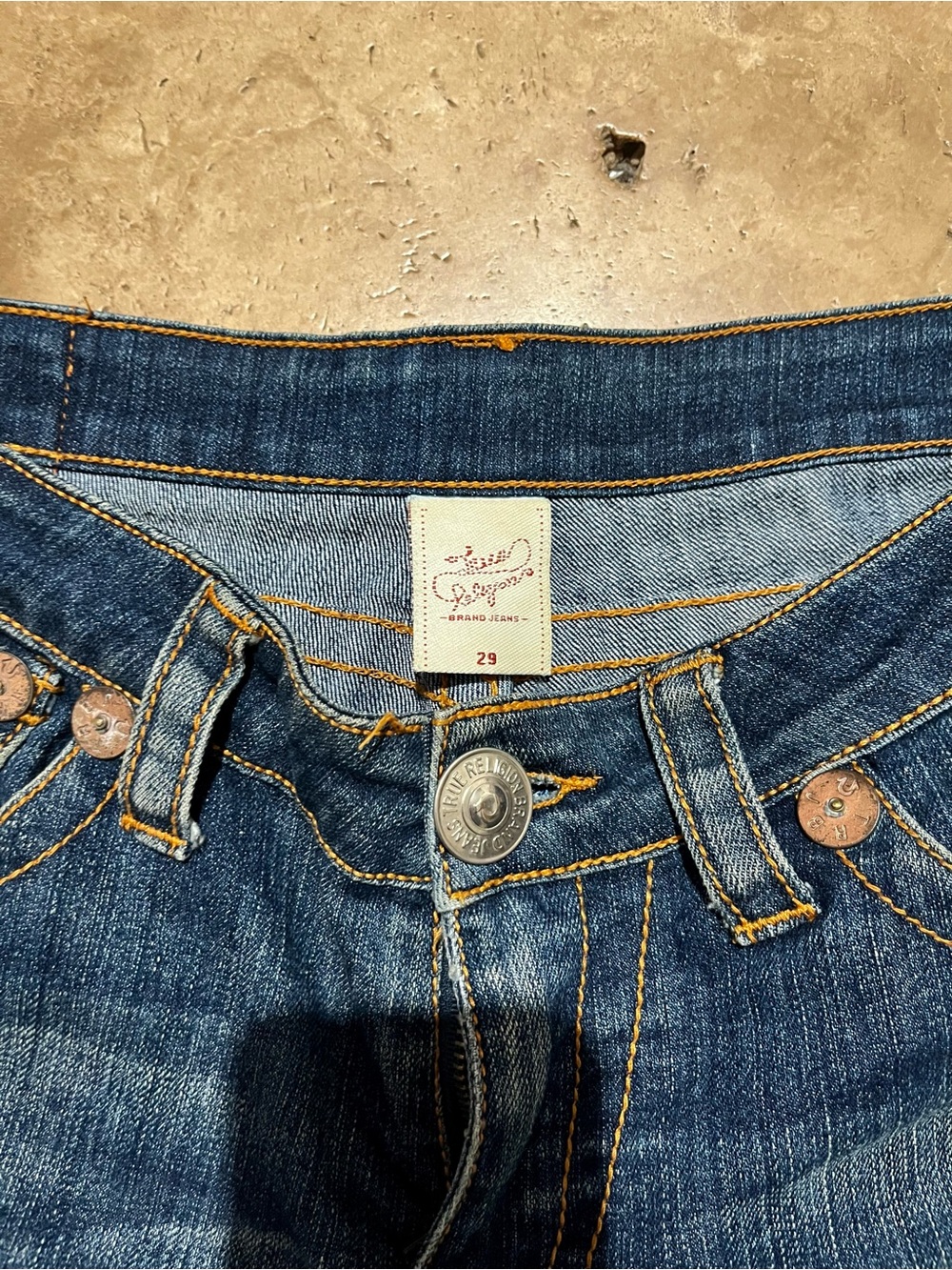 True Religion Low Rise Dark Wash Jeans Gold Horseshoe Size 29 - Picture 5 of 5